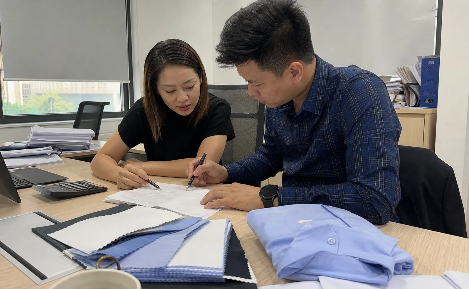 Chi phí và ngân sách đồng phục doanh nghiệp: cách dự trù trước khi đặt may